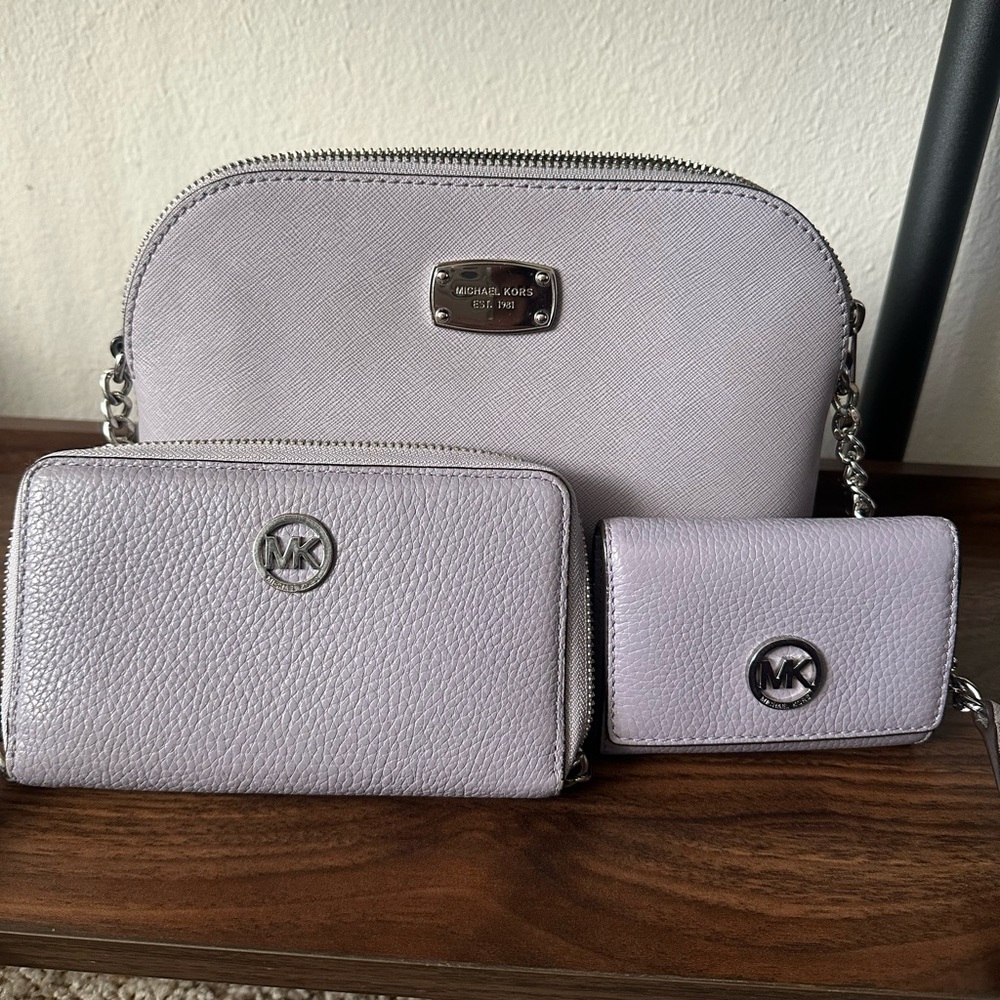 Small Michael Kors Crossbody Purse (purple)